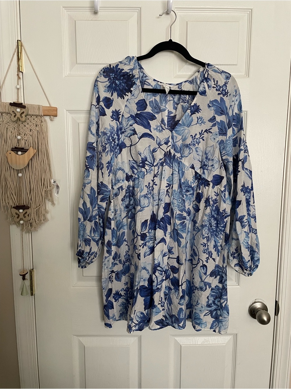 H&M Women’s size Small Long Sleeve Blue Floral Lightweight Dress